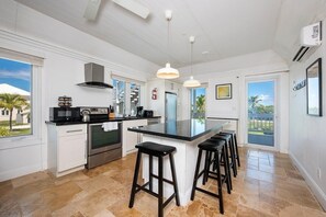 Townhome, 2 Bedrooms | Private kitchen
