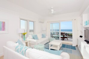 Condo, 2 Bedrooms | Living area