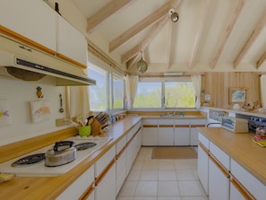 Villa, 4 Bedrooms | Private kitchen