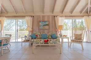 Villa, 4 Bedrooms | Living area