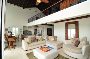 Casa, 4 quartos | Área de estar