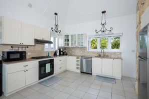 Ferienhaus, 3 Schlafzimmer | Eigene Küche | Kühlschrank, Ofen, Wasserkocher mit Kaffee-/Teezubehör, Toaster