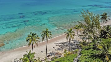 House, 4 Bedrooms | Beach | On the beach