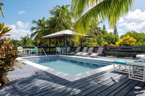 House, 4 Bedrooms | Pool