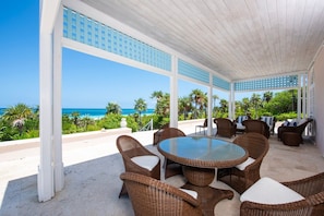 House, 6 Bedrooms | Outdoor dining
