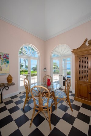 House, 6 Bedrooms | Dining