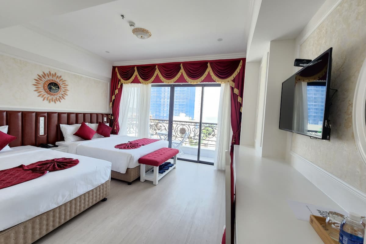 Minibar, desk, WiFi (free), bed sheets