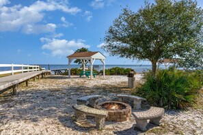 Property grounds - 6 miles from Navarre Bridge, Quiet Community w/ Pier Access (Gulf Breeze)