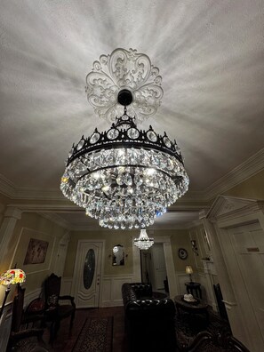 32 inci televisyen dengan digital, Netflix, Hulu