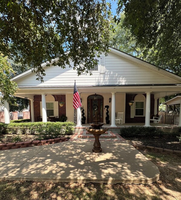 Front of property - Opus House  (Natchitoches)
