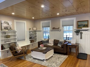 Smart TV y futbolito 