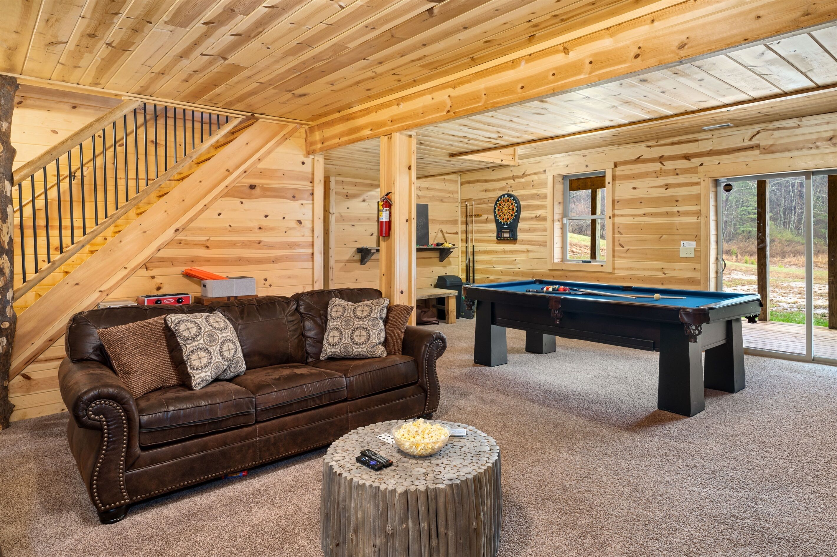 Great Hilltop Views, Pond, Hot Tub, Fast Wifi - Ohio