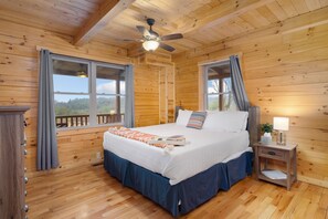5 bedrooms, iron/ironing board, travel cot, free WiFi - Great Hilltop Views, Pond, Hot Tub, Fast Wifi (Logan)