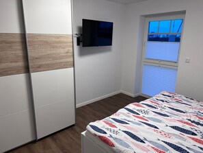 Unclassified image, 4 of 29, button