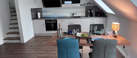 Køleskab, ovn, kogeplade, opvaskemaskine