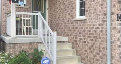 Clean, Cozy & Spacious Suite + Private Bathroom near Toronto Airport !