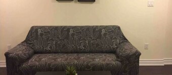 Clean, Cozy & Spacious Suite + Private Bathroom near Toronto Airport !