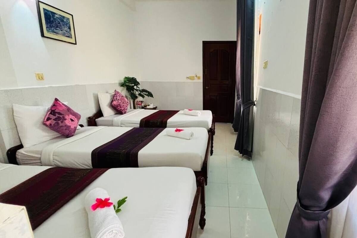 Triple Room | Down comforters, in-room safe, desk, free WiFi