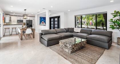 Stunning Paradise! Steps from the Beach+Pool+Golf