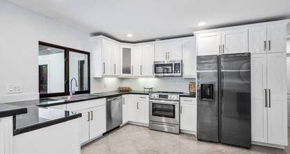 Stunning Paradise! Steps from the Beach+Pool+Golf