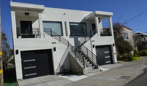 Front of property - Dimond Abode Vacation Rental 3428 (Oakland)