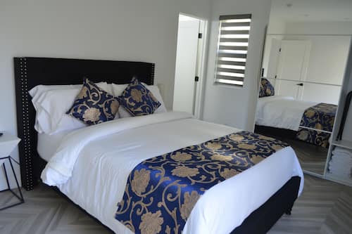 2 bedrooms, Egyptian cotton sheets, premium bedding, down comforters