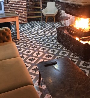 Camera Superior con 2 letti singoli | Area soggiorno