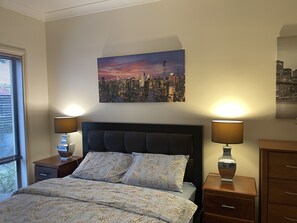 3 bedrooms, WiFi - 3 Bedrooms whole house very quiet (West Croydon)