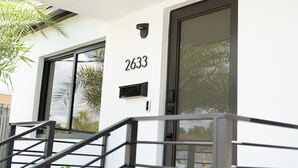 A modern building facade with a large window, a door, and the number 2633. - Modern Miami Home- 5 min from Coral Gables & Coconut Grove, 15 min from Brickell (Miami)