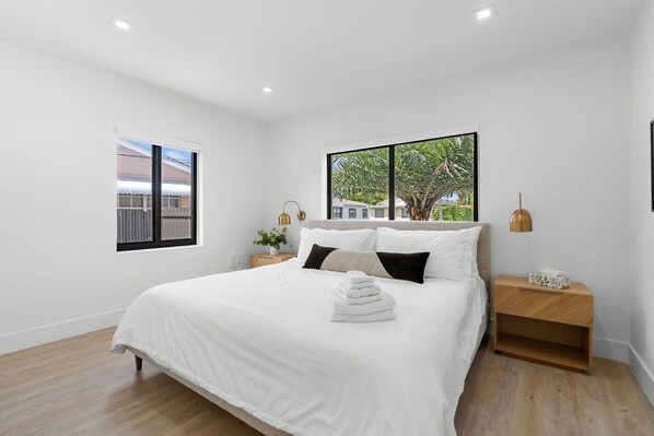 2 Schlafzimmer, Schreibtisch, Reisekinderbett, kostenloses WLAN