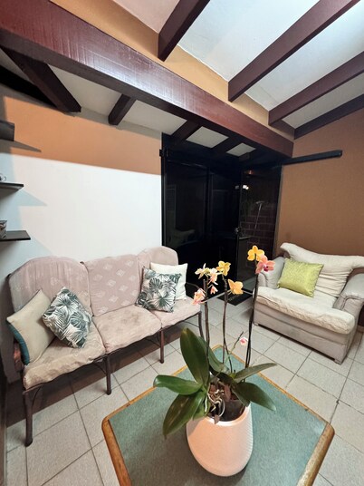 Cozy and independent.<br>Downtown house JH.