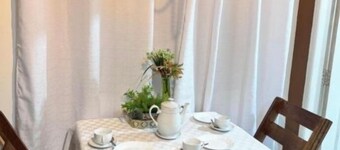 Cozy and independent.<br>Downtown house JH.