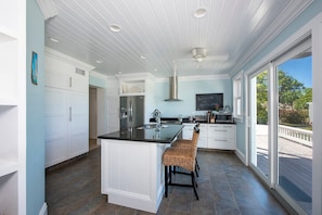 House, 3 Bedrooms | Private kitchen | Fridge, coffee/tea maker, toaster