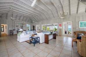 Maison, 3 chambres | Coin séjour