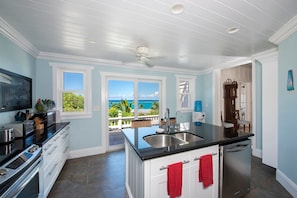 House, 3 Bedrooms | Private kitchen | Fridge, coffee/tea maker, toaster