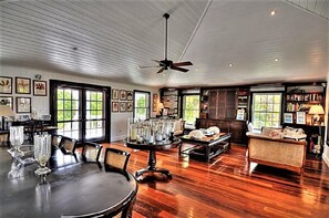 Villa, 5 Bedrooms | Dining