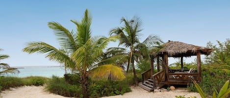 Villa, 5 Bedrooms | Beach