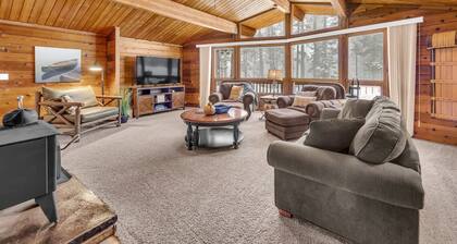 Rocky Cliff Retreat at Davis Lake