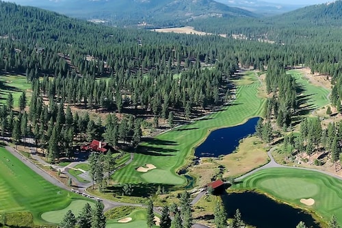 Rocky Cliff Retreat at Davis Lake