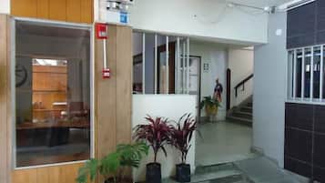 Vista frontal de la propiedad
