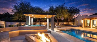 Estate w/ heated pool & hot tub, Camelback Mt