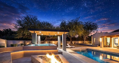 Estate w/ heated pool & hot tub, Camelback Mt