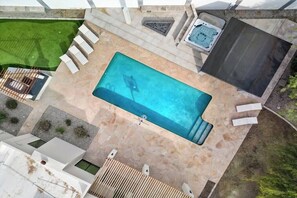 Piscina all'aperto, una piscina riscaldata