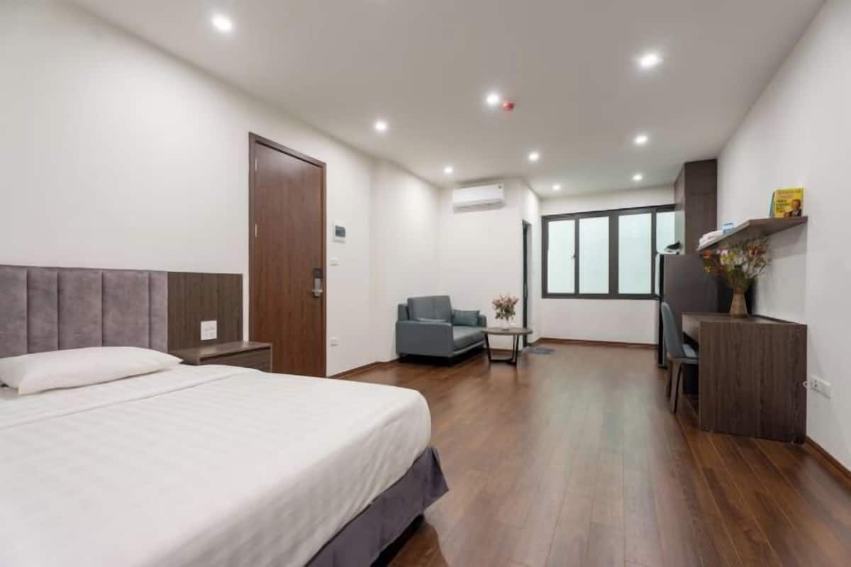 1 bedroom, premium bedding, individually furnished, desk