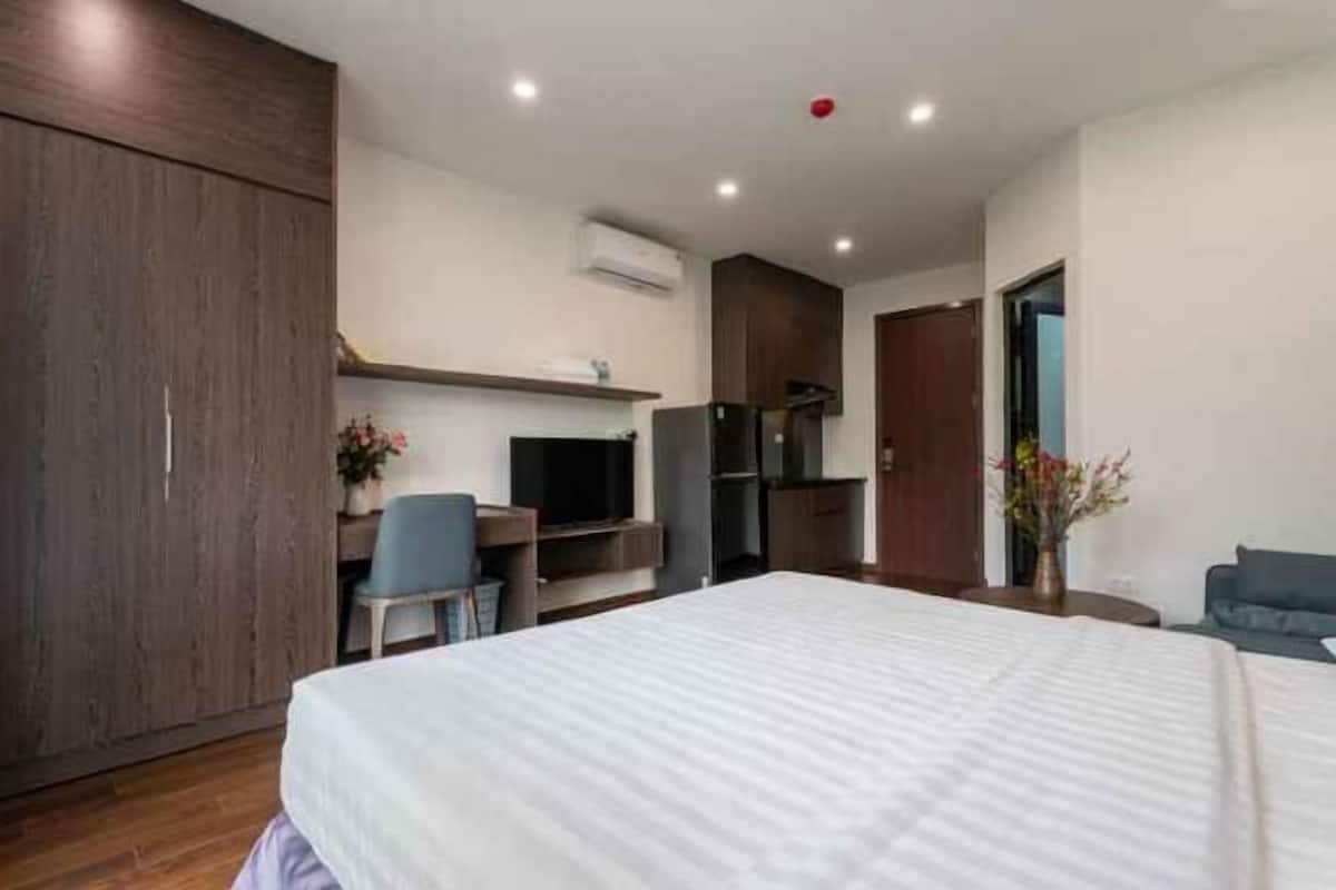 1 bedroom, premium bedding, individually furnished, desk