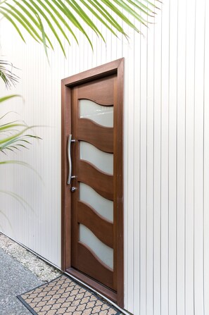 Exterior detail - Pointbreak Coolum Beach Beachfront Apartment (Coolum Beach)