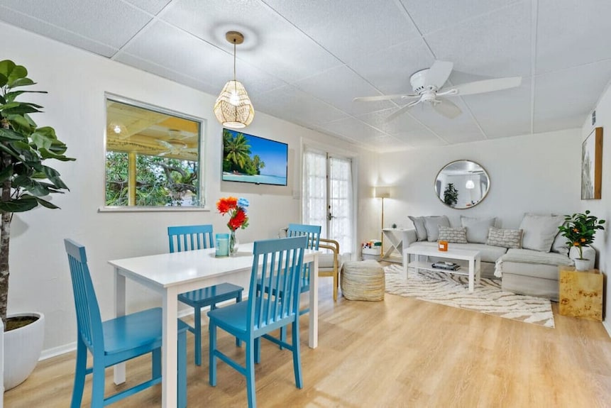 Treehouse Walk To Beach Siesta Key! Lake & Pool - Siesta Key, FL