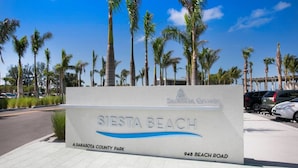Señal de Siesta Beach, Parque del Condado de Sarasota, 948 Beach Road.