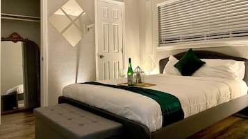 時尚公寓 | 獨特裝潢、布置獨特、書桌、熨斗/熨衣板