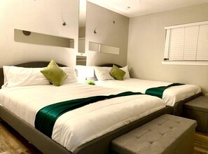 Departamento de diseñador | Decoración personalizada, muebles diferentes y escritorio 